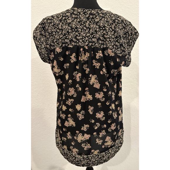 DR2 Black Floral Cap Sleeve V-Neck with Cutouts Blouse Size Medium - Picture 4 of 5